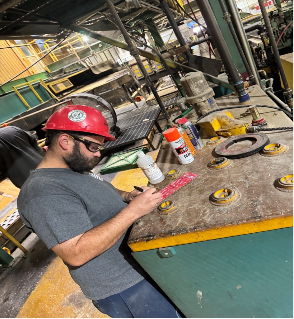 Sawmill worker labelling in the mill